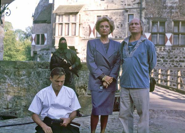 Verdiente Drehpause für die Schauspieler Hans Peter Hallwachs, Nadja Tiller und Wojciech Pszoniak (v.l.n.r.; Aufnahme: Alois Bosman, 1985)